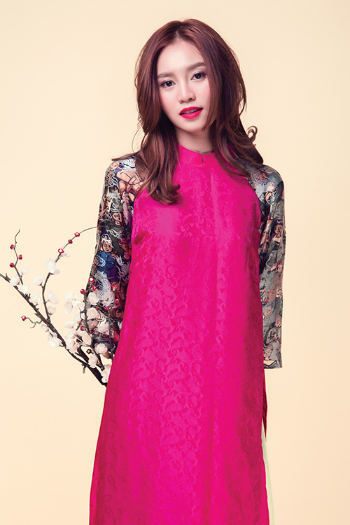 Ninh dương lan ngọc ngọt ngào trong trang phục hồng xinh xắn
