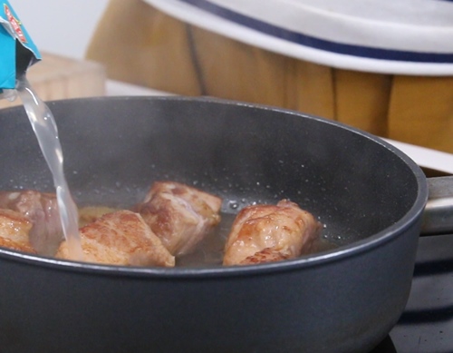 Cách làm từ a-z món sườn heo hầm bí ngòi nóng hổi