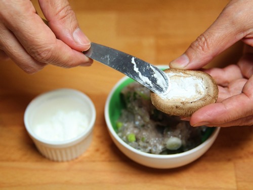 Cách nấu cá nhồi nấm đơn giản ngon cơm