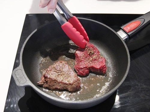 Cách nấu thịt bò áp chảo sốt nấm tuyệt ngon