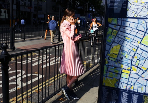 Phong cách street style ấn tượng ở london fashion week