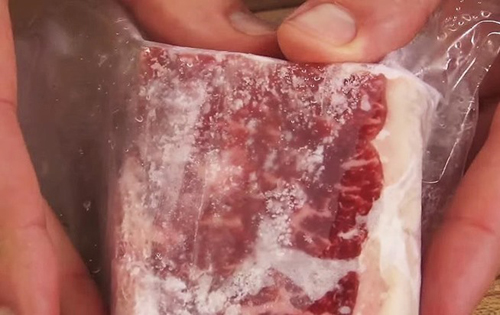 Tại sao không nên rã đông thịt cho món bò bít tết