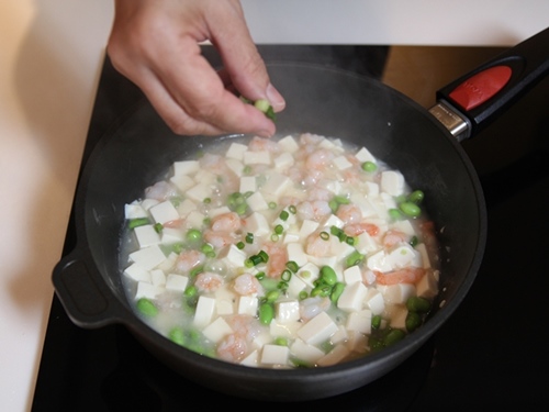 Hướng dẫn làm đậu hũ sốt tôm đơn giản trôi cơm