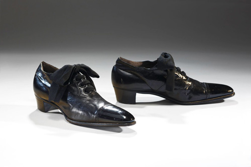 Lật lại lịch sử đôi giày cao gót của nam giới