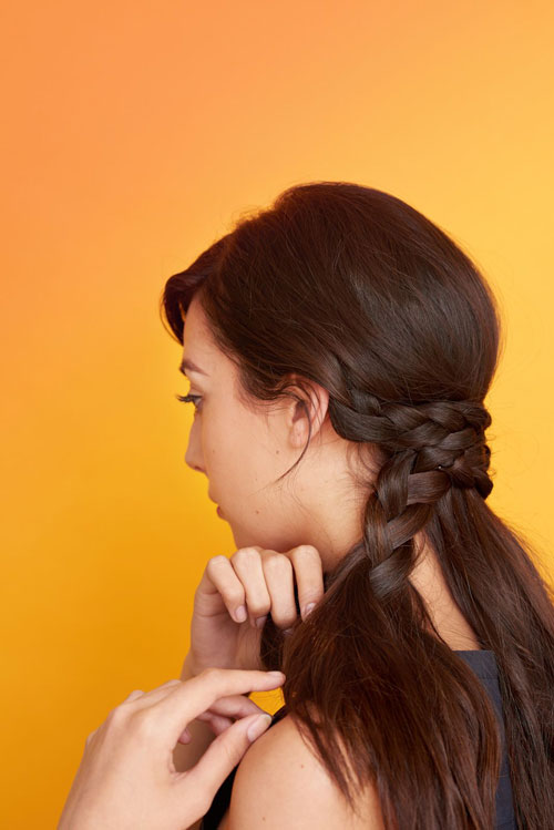 Tự tạo 3 kiểu tóc đơn giản sành điệu để đội mũ bảo hiểm