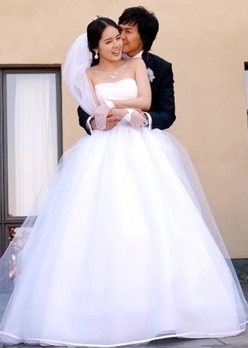 10 bộ váy cưới đỉnh nhất lịch sử kbiz