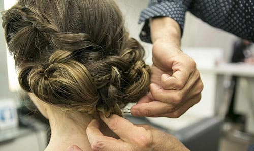 3 kiểu tóc xoăn cô dâu đơn giản cho ngày trọng đại
