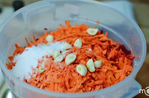 Làm bắp cải củ cải muối chua màu sắc hấp dẫn