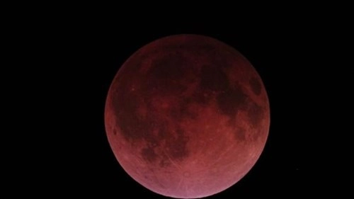 Ngắm nhìn cảnh trăng máu khắp hành tinh