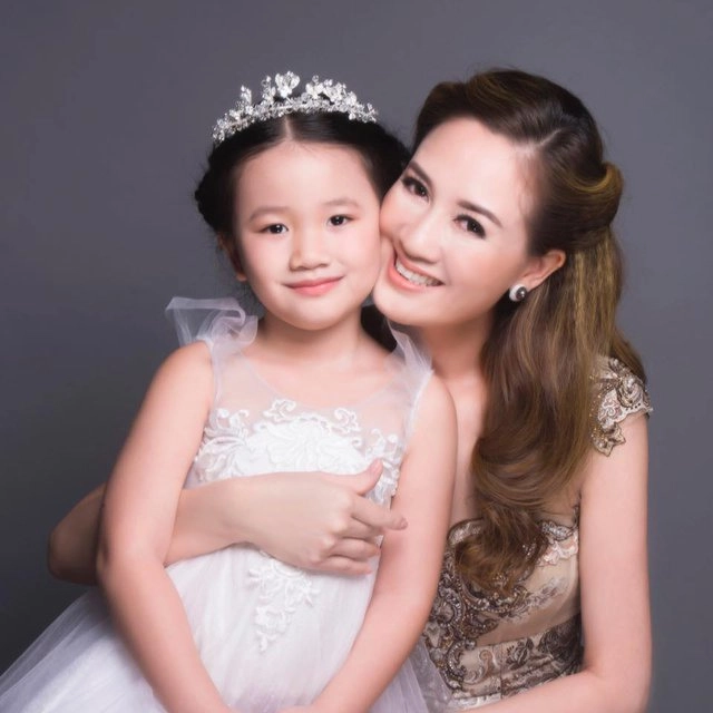 Hoa hậu đàm lưu ly sau 28 năm đăng quang