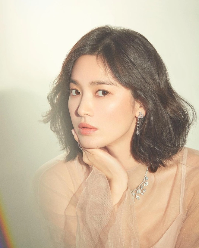 Kiểu tóc xoăn ghi điểm tuyệt đổi của song hye kyo