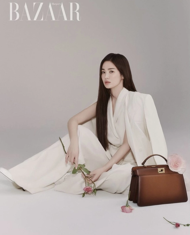 Tổng hợp outfit chứng minh song hye kyo là đại sứ hoàn hảo của fendi