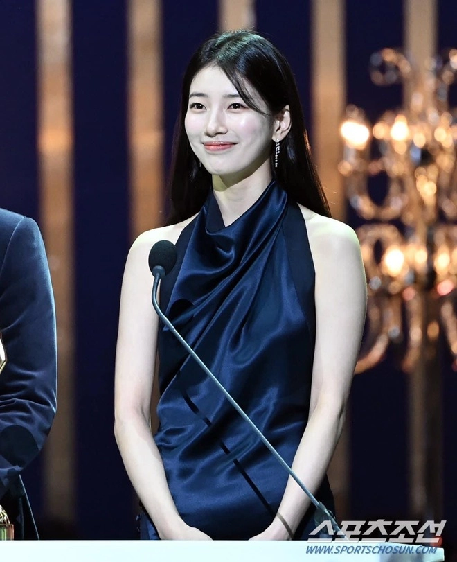 Outfit hơn 12 tỷ tại lễ trao giải rồng xanh của suzy