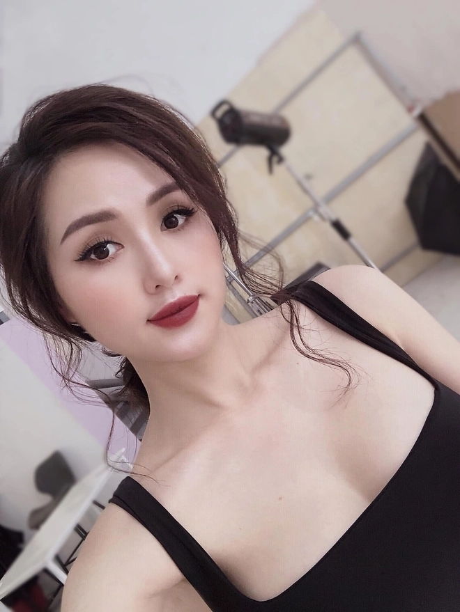 Hot girl tâm tít ở hiện tại