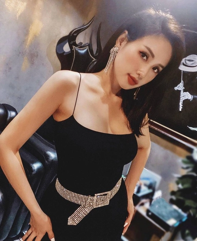 Hot girl tâm tít ở hiện tại