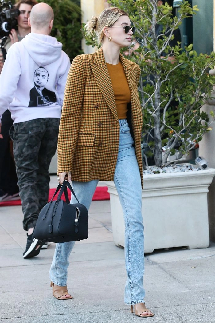 Hailey baldwin với guu thời trang sành điệu 