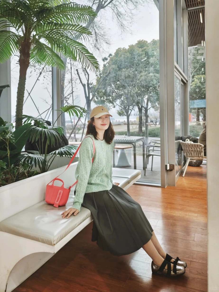 3 con giáp phù hợp với thời trang sắc xanh lá