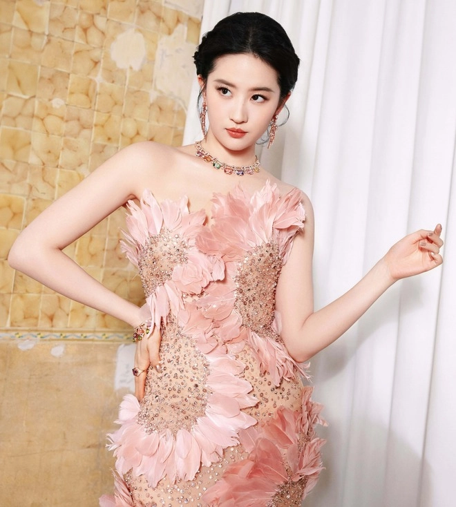 Lưu diệc phi có đang sống ảo quá đà