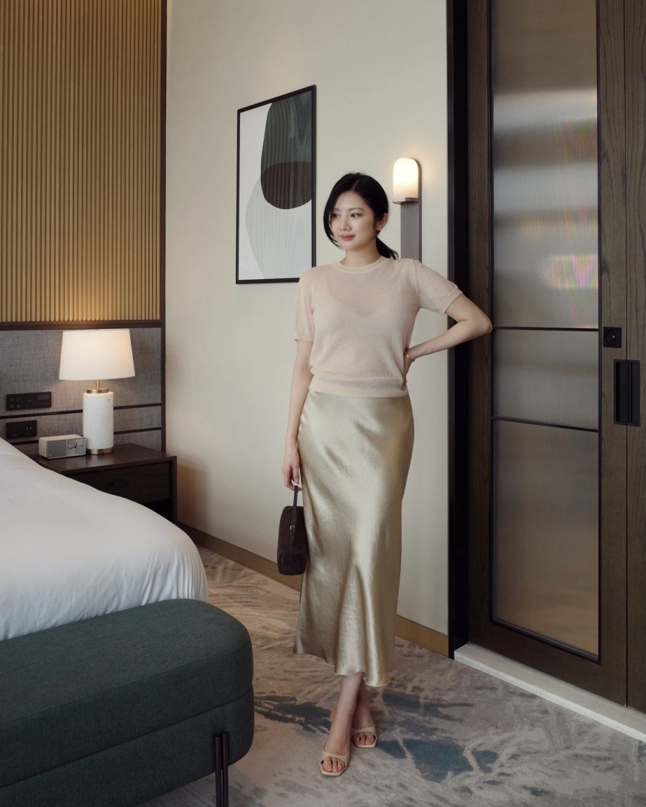 Những kiểu áo phù hợp với chân váy suông