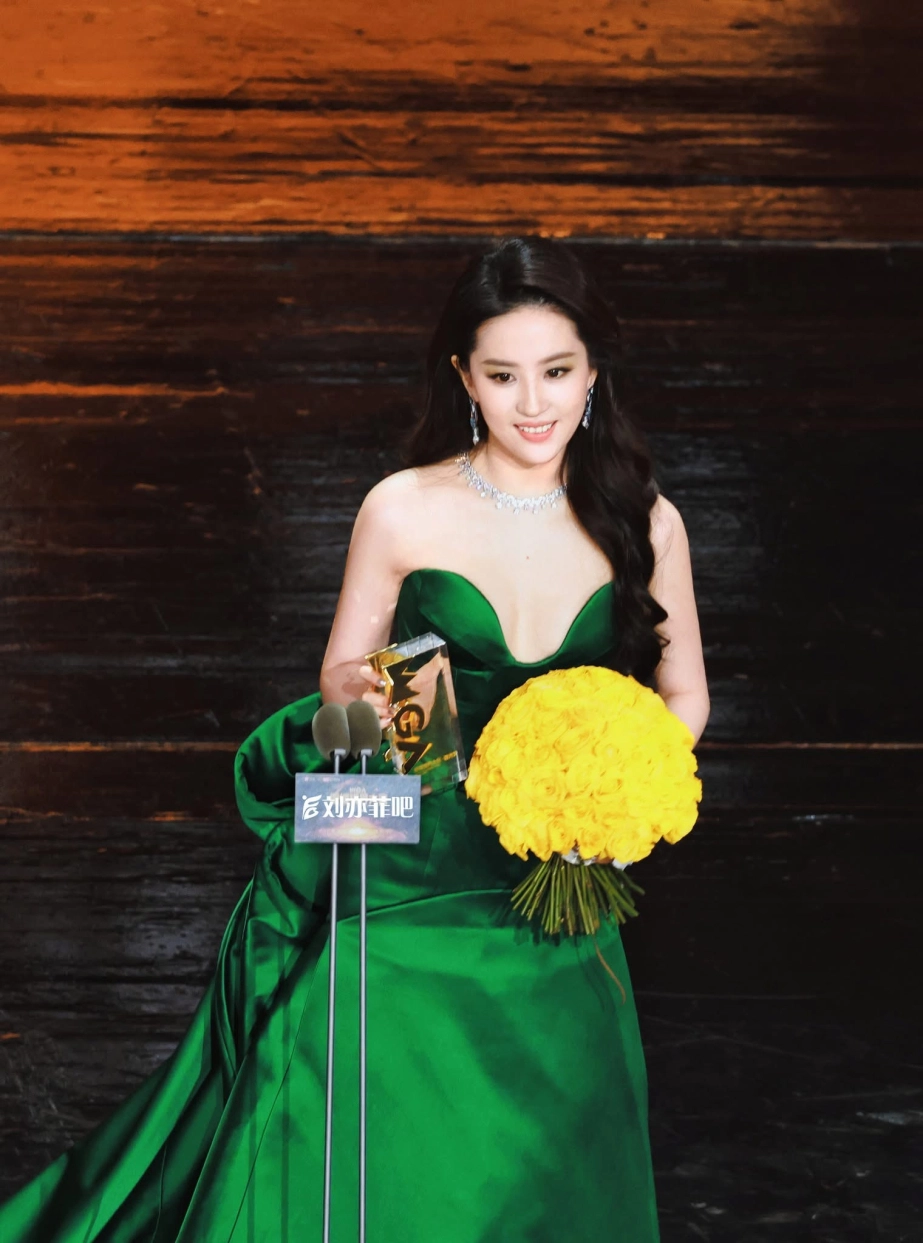 Những mỹ nhân cbiz là khắc tinh với nụ cười