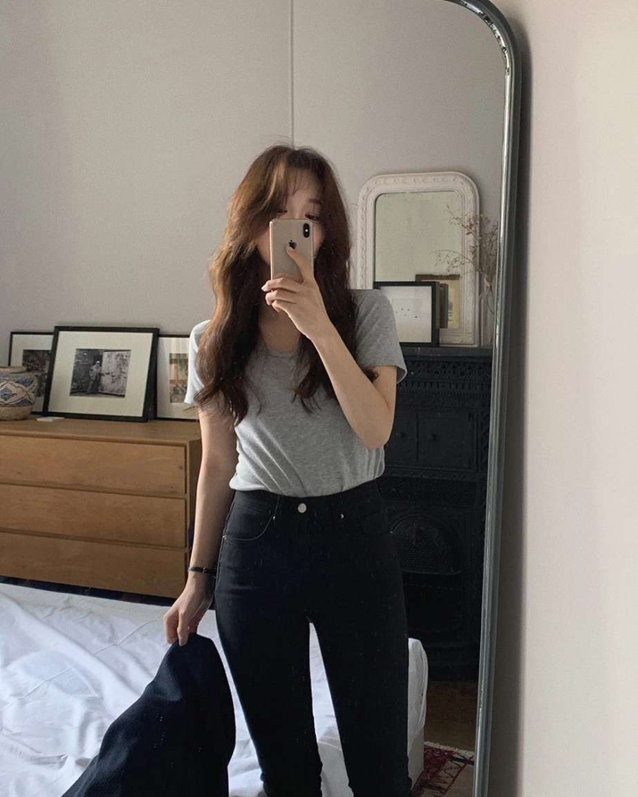 10 cách diện áo thun theo style tối giản
