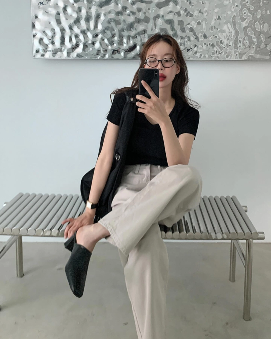 10 cách diện áo thun theo style tối giản