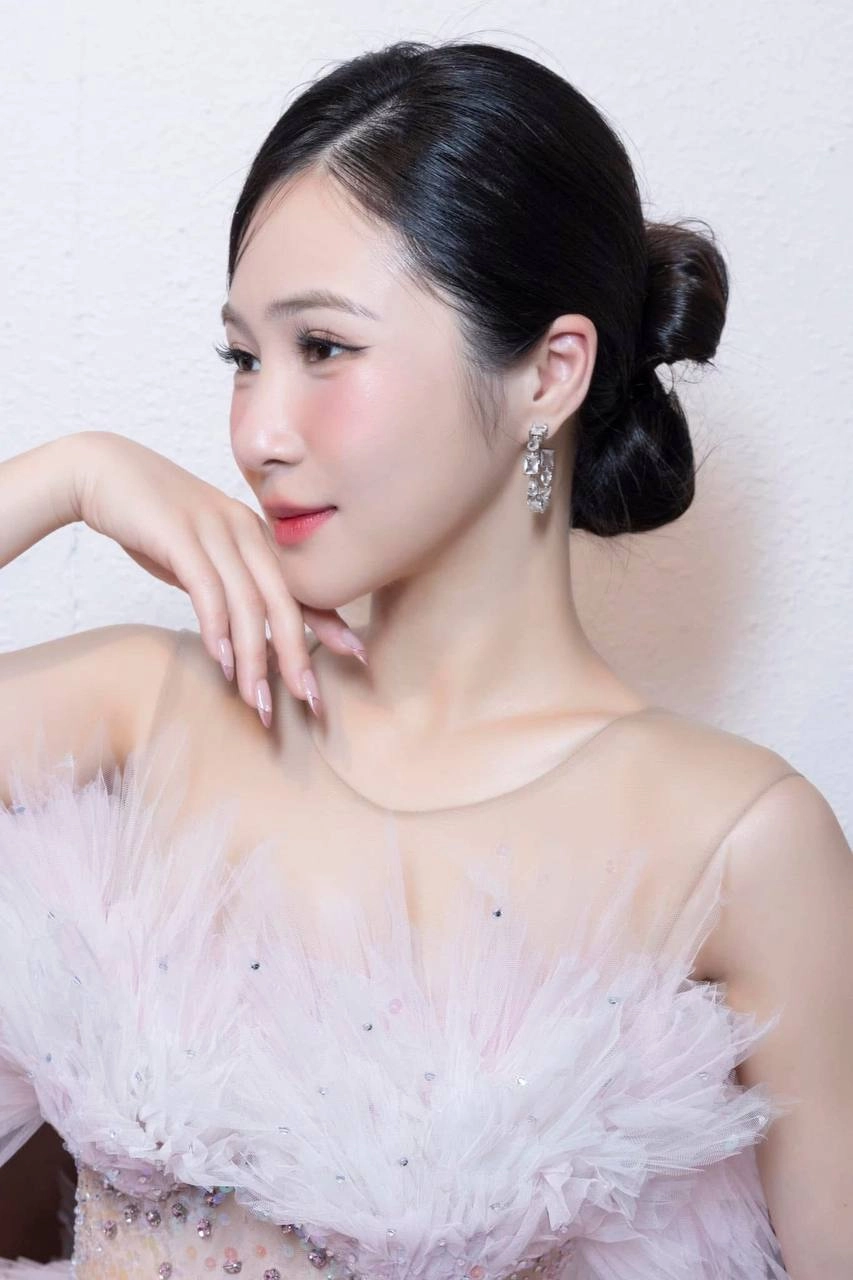 Hương tràm bỗng thăng hạng nhan sắc