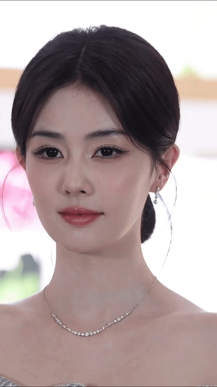 Đôi mắt trong veo của nữ diễn viên bạch lộc