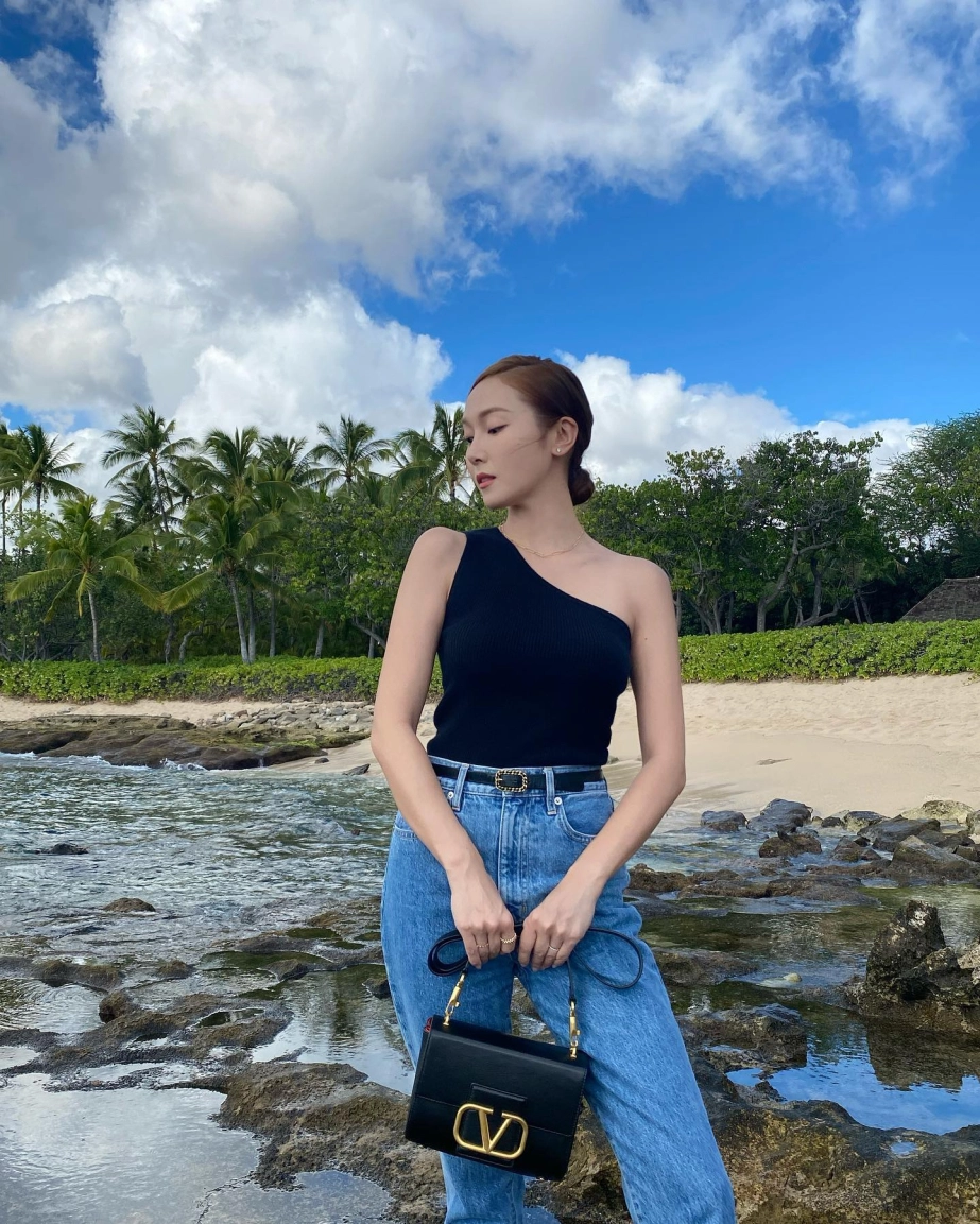 Những cách diện quần jeans sang trọng quý cô u40 nên tham khảo