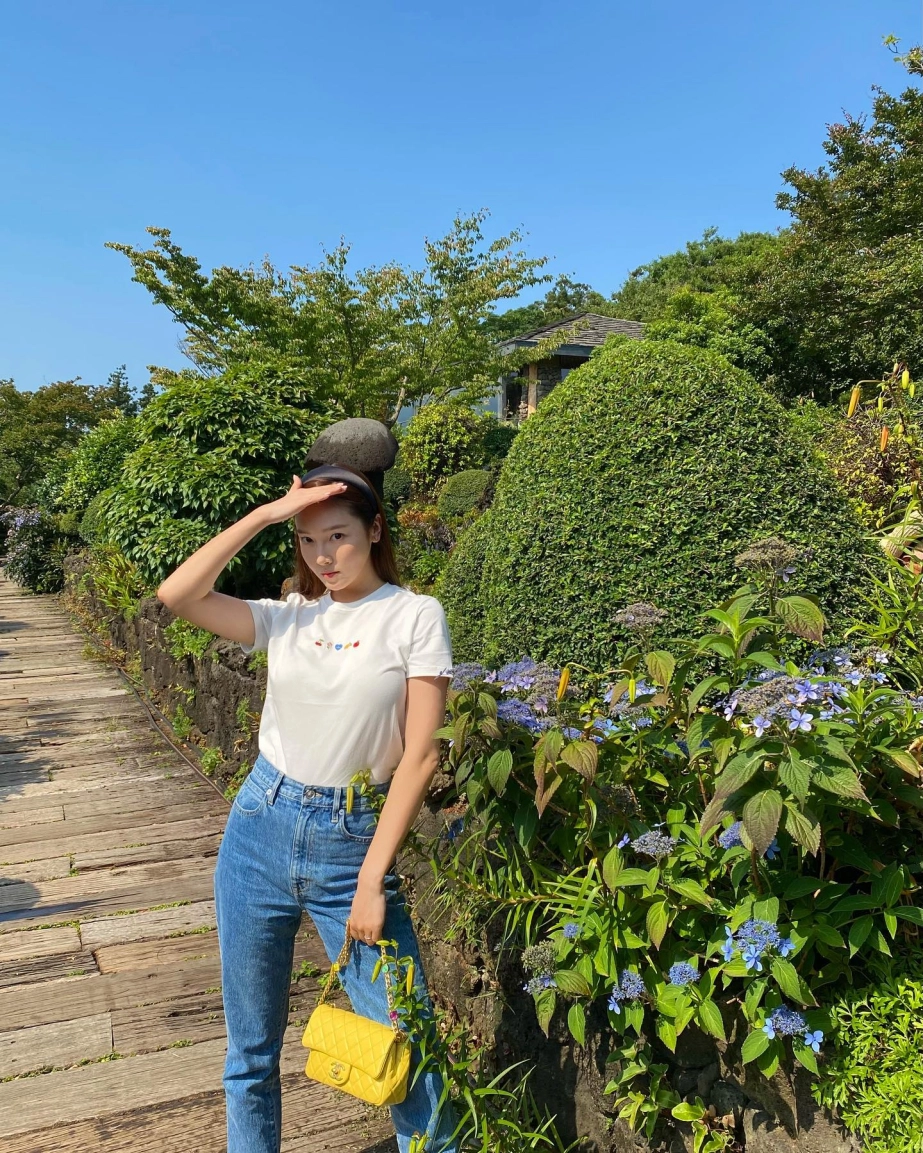 Những cách diện quần jeans sang trọng quý cô u40 nên tham khảo