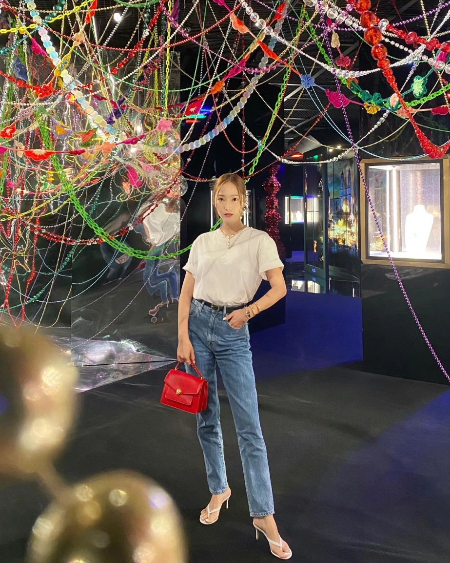 Những cách diện quần jeans sang trọng quý cô u40 nên tham khảo