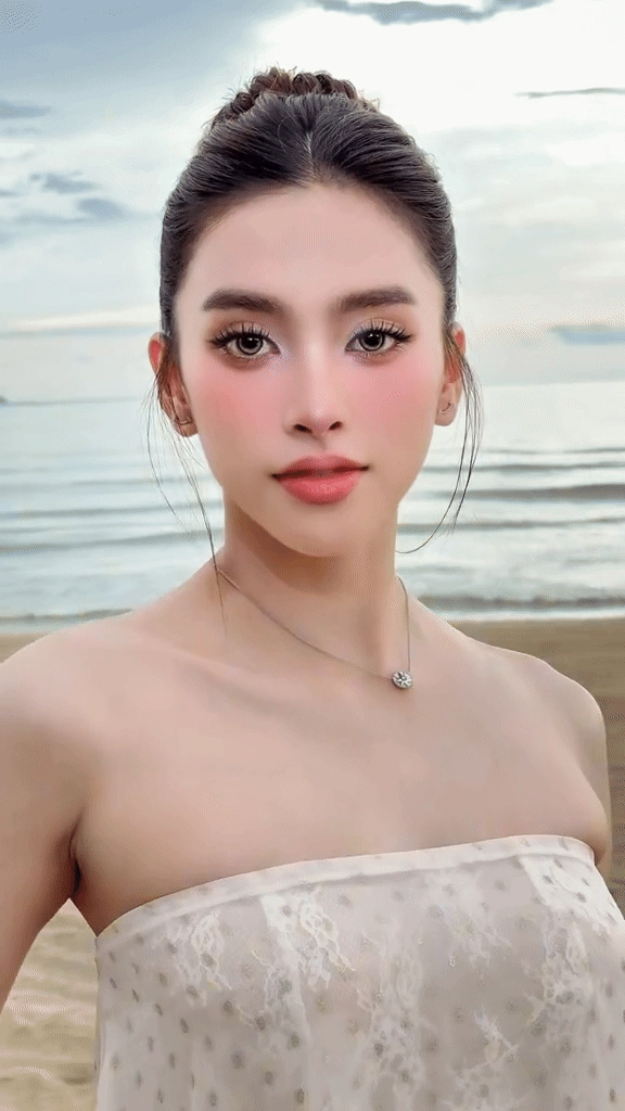 Style makeup của hoa hậu tiểu vy dạo này