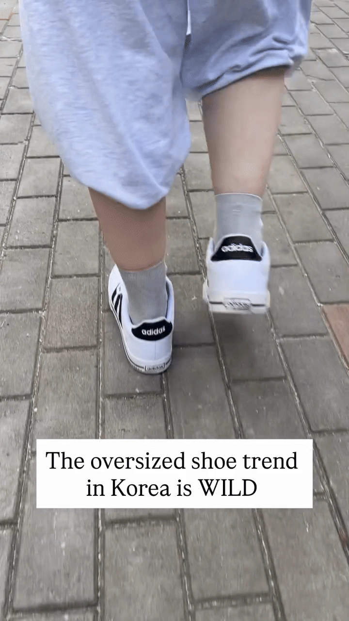 Trend đi giày rộng để kéo dài chân của người hàn quốc