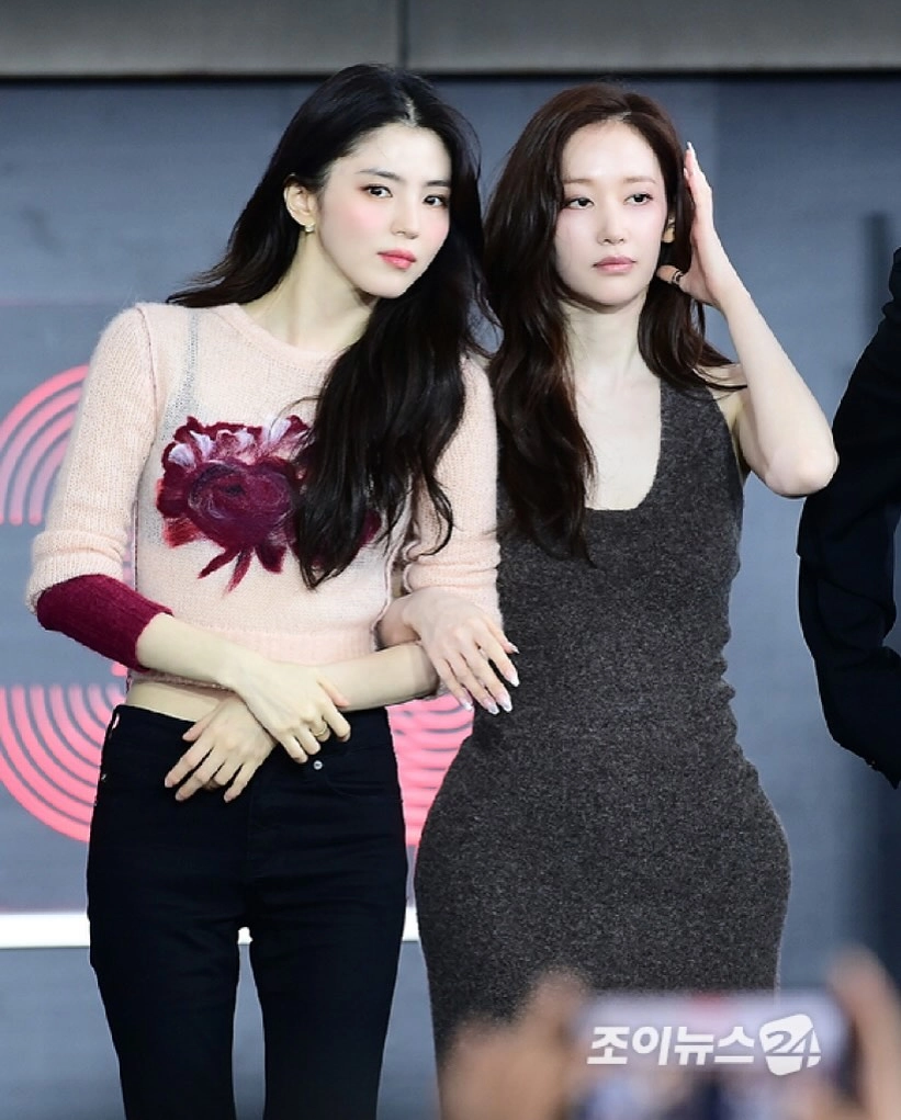 Jeon jong seo lấn át han so hee với body cực sexy tại lhp busan 2025