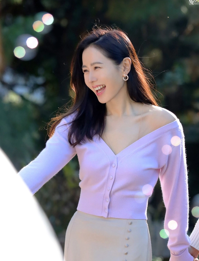3 món đồ phụ nữ u40 có thể học từ nữ diễn viên son ye jin