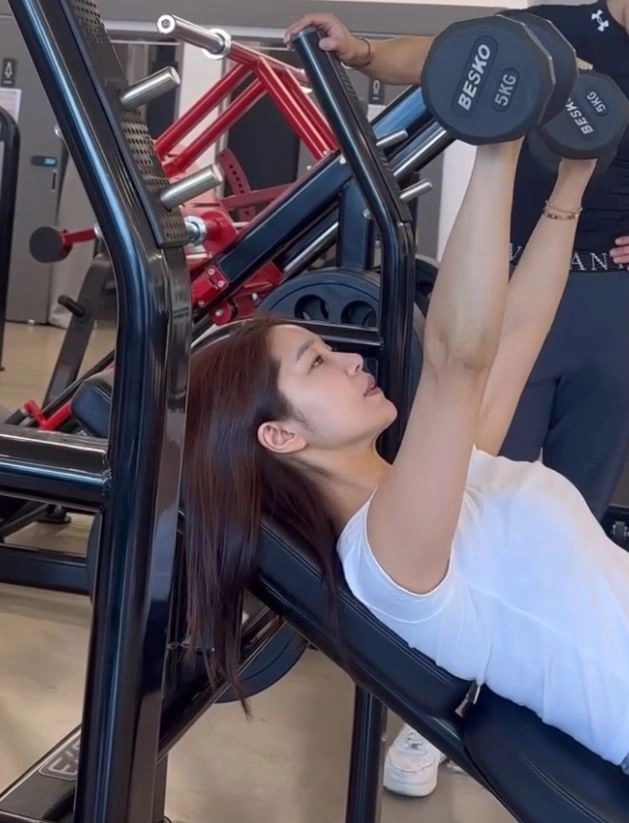 Bí quyết giữ dáng của hot mom u40